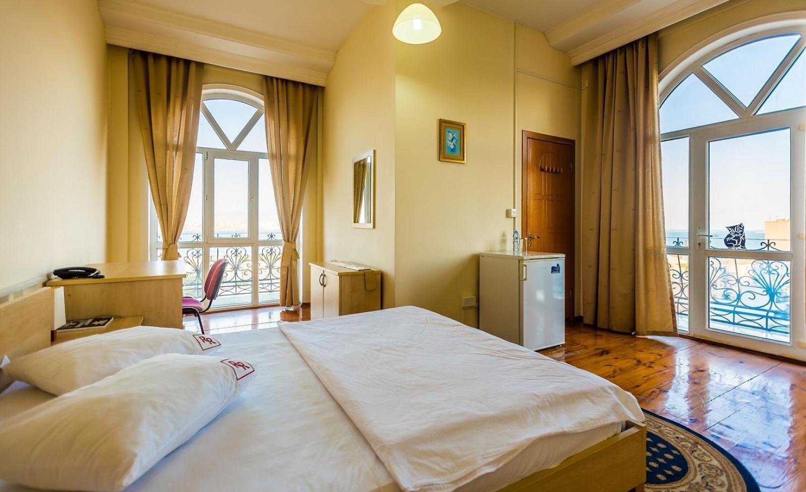 באקו Red Roof Seaview Hotel מראה חיצוני תמונה
